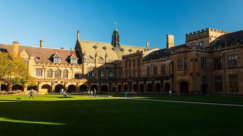 高考后留学Plan B已备好！2025最新海外升学方案，一键解锁名校机会！