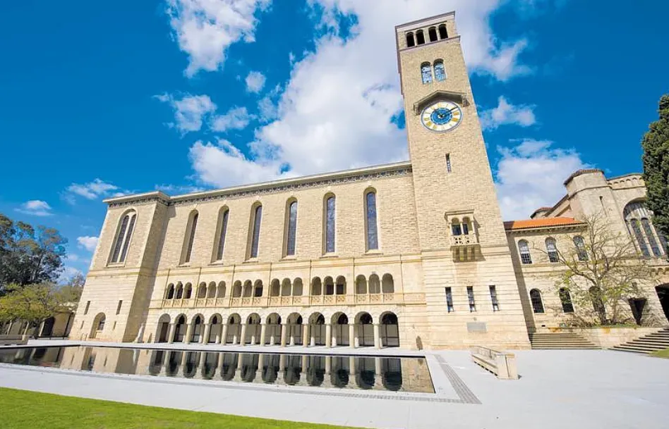 争议中的西澳高校大合并：世界排名跃升VS学生抗议，70,000人教育航母将启航