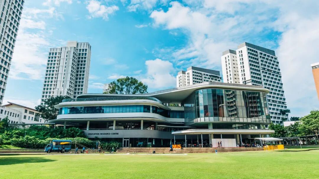 高考后留学Plan B已备好！2025最新海外升学方案，一键解锁名校机会！